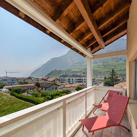 Spacieux Duplex Avec Acces Direct Au Bains Saillon