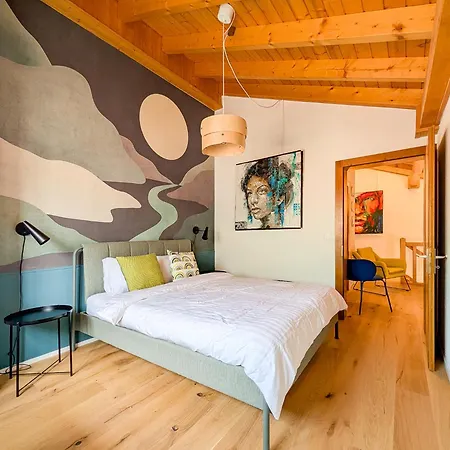 Appartement Spacieux Duplex Avec Acces Direct Au Bains