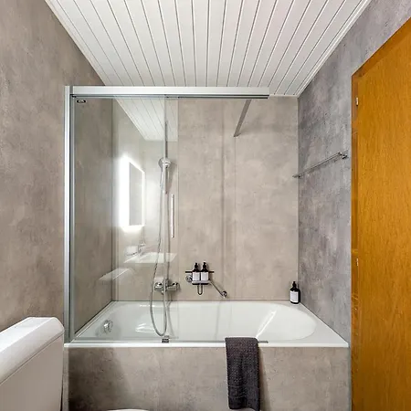 Spacieux Duplex Avec Acces Direct Au Bains Saillon