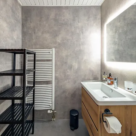 Spacieux Duplex Avec Acces Direct Au Bains Appartement Saillon