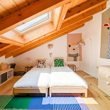 Spacieux Duplex Avec Acces Direct Au Bains Lägenhet