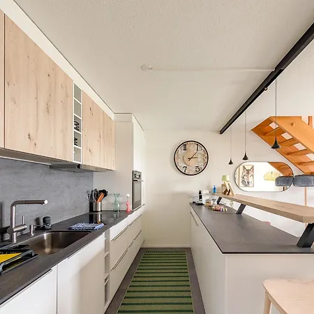Spacieux Duplex Avec Acces Direct Au Bains 公寓