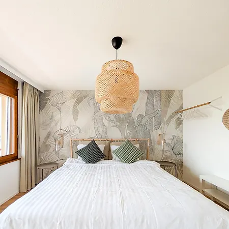 Spacieux Duplex Avec Acces Direct Au Bains