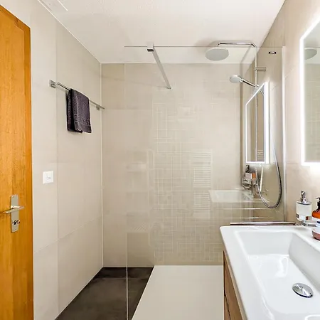 Spacieux Duplex Avec Acces Direct Au Bains Lägenhet *