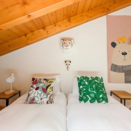 Spacieux Duplex Avec Acces Direct Au Bains Lägenhet Saillon