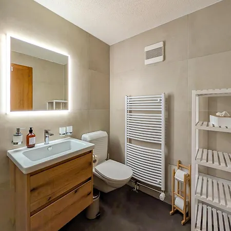 Spacieux Duplex Avec Acces Direct Au Bains