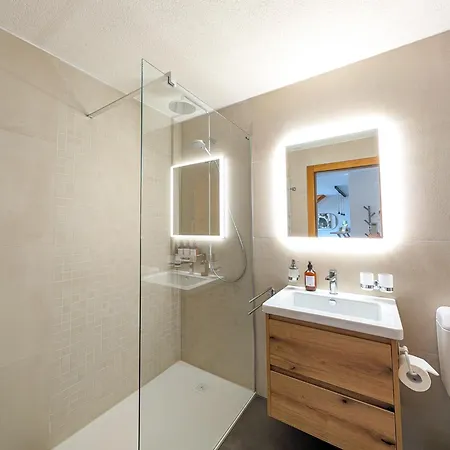 Lägenhet Spacieux Duplex Avec Acces Direct Au Bains Saillon