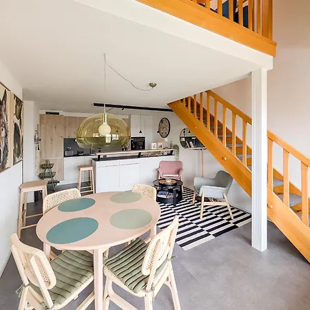 Lägenhet Spacieux Duplex Avec Acces Direct Au Bains Saillon